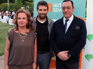 Rocío Rebollo, secretaria de Autismo España; Marcos Zamora, de Autismo Sevilla; y Antonio de la Iglesia, presidente Autismo España.